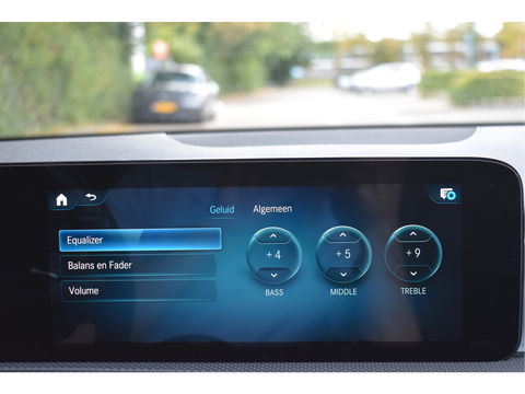 Mercedes-Benz A-Klasse 200 Business Solution AMG Night 163pk | Pano.dak | Camera | Sfeerverlichting | Virtual cockpit | Carplay | Stoelverwarming | Dodehoekdetectie