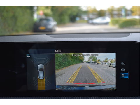 Mercedes-Benz A-Klasse 200 Business Solution AMG Night 163pk | Pano.dak | Camera | Sfeerverlichting | Virtual cockpit | Carplay | Stoelverwarming | Dodehoekdetectie
