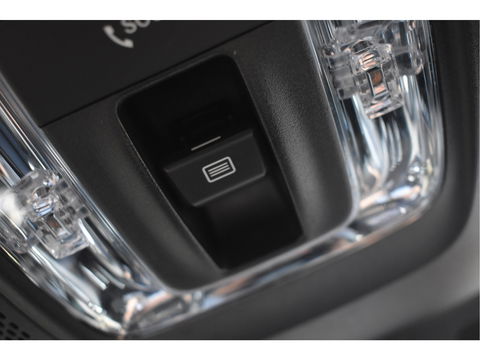 Mercedes-Benz A-Klasse 200 Business Solution AMG Night 163pk | Pano.dak | Camera | Sfeerverlichting | Virtual cockpit | Carplay | Stoelverwarming | Dodehoekdetectie