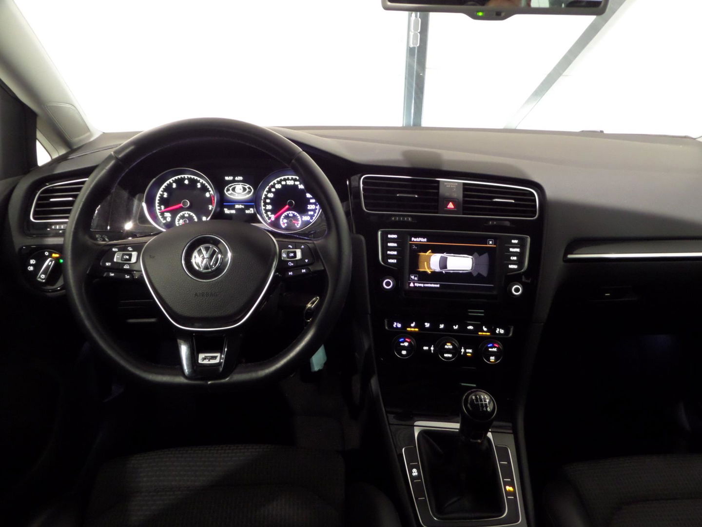 Volkswagen GOLF Variant 1.2 TSI Business Edition Connected R-Line "Origineel NL!" 1e eigenaar! Xenon-LED Apple-Carplay Trekhaak