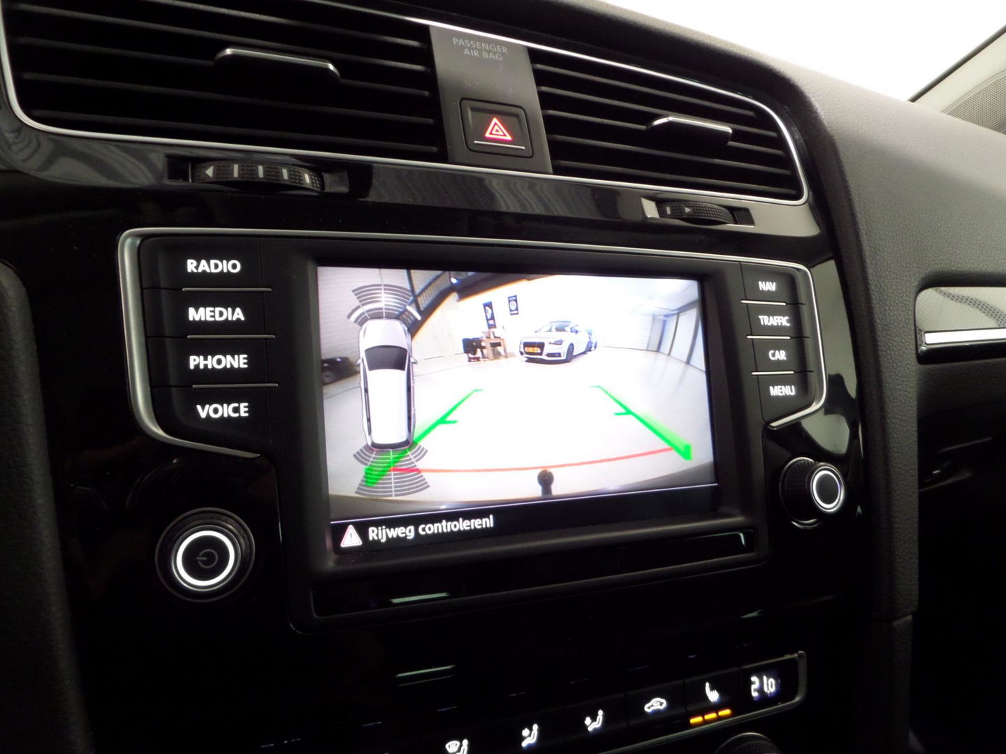Volkswagen GOLF Variant 1.2 TSI Business Edition Connected R-Line "Origineel NL!" 1e eigenaar! Xenon-LED Apple-Carplay Trekhaak