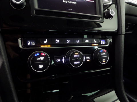 Volkswagen GOLF Variant 1.2 TSI Business Edition Connected R-Line "Origineel NL!" 1e eigenaar! Xenon-LED Apple-Carplay Trekhaak