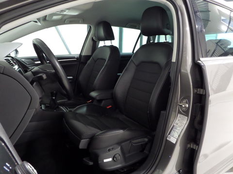 Volkswagen GOLF Variant 1.2 TSI Business Edition Connected R-Line "Origineel NL!" 1e eigenaar! Xenon-LED Apple-Carplay Trekhaak