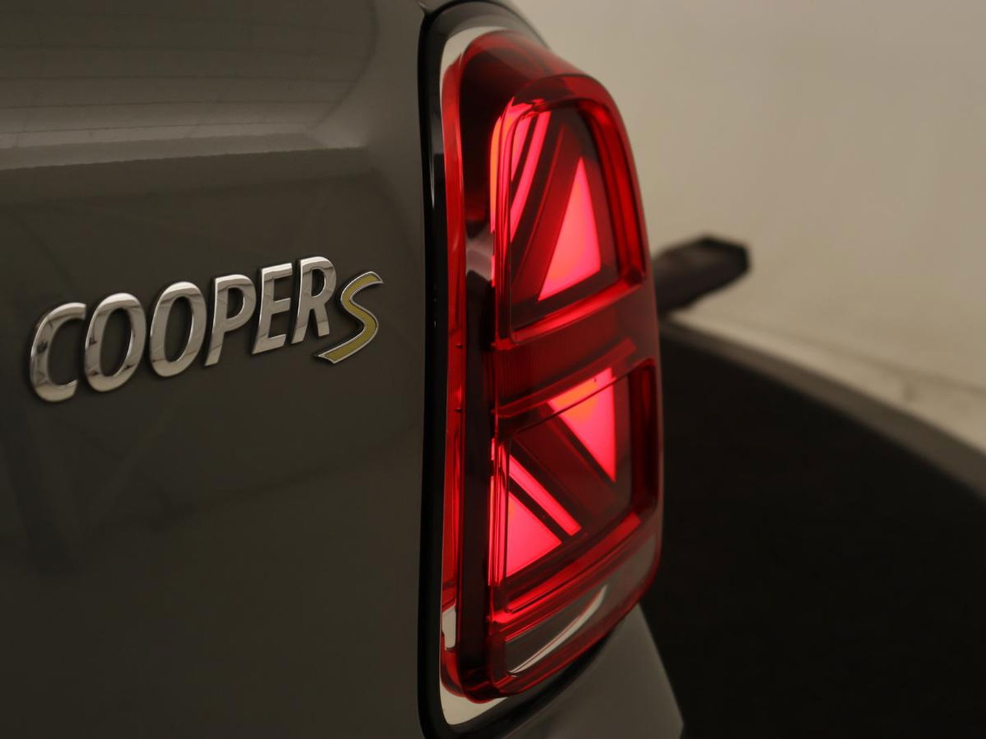 MINI Countryman 2.0 Cooper S E ALL4 | Carplay | Half leder | Navigatie | Cruise control | 19'' | Airco | Full LED | Digital Cockpit | Parkeerhulp | PHEV | Plug In