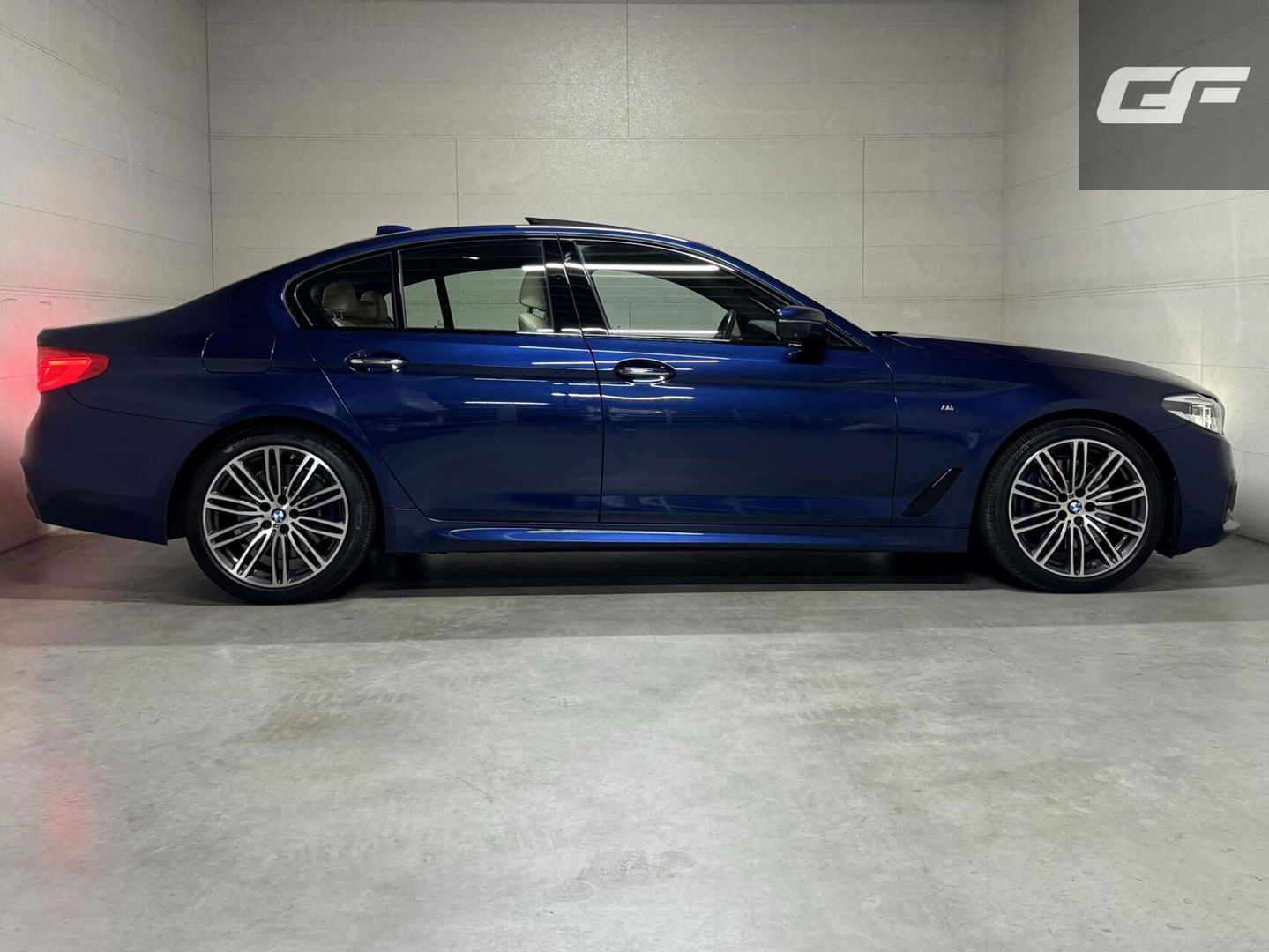 BMW 5 Serie 530d M-Sport Individual Pano HUD 360° Sfeer NAP