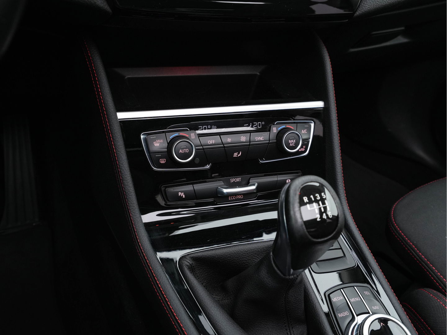 BMW 2 Serie Active Tourer 216d Centennial Executive Sport-line *PANO | FULL-LED | NAVI-FULLMAP | SPORT-SEATS | KEYLESS | ECC | PDC | CRUISE | PRIVACY-GLASS | TOWBAR | 17''ALU*