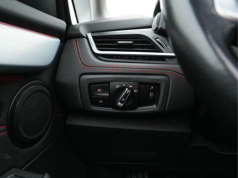 BMW 2 Serie Active Tourer 216d Centennial Executive Sport-line *PANO | FULL-LED | NAVI-FULLMAP | SPORT-SEATS | KEYLESS | ECC | PDC | CRUISE | PRIVACY-GLASS | TOWBAR | 17''ALU*