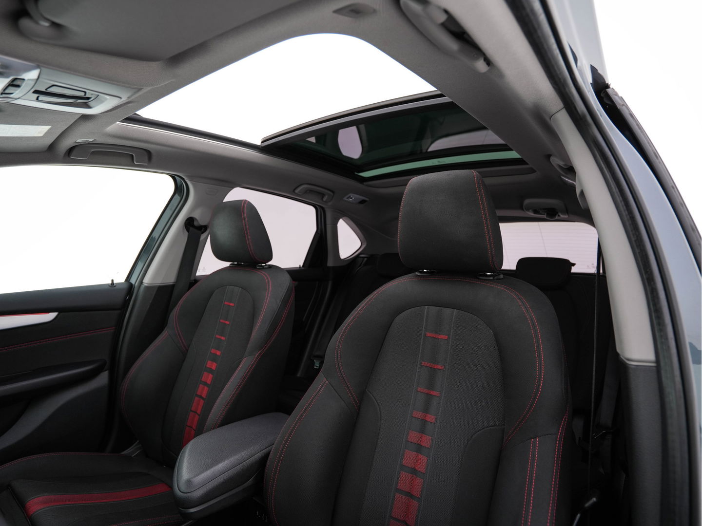 BMW 2 Serie Active Tourer 216d Centennial Executive Sport-line *PANO | FULL-LED | NAVI-FULLMAP | SPORT-SEATS | KEYLESS | ECC | PDC | CRUISE | PRIVACY-GLASS | TOWBAR | 17''ALU*
