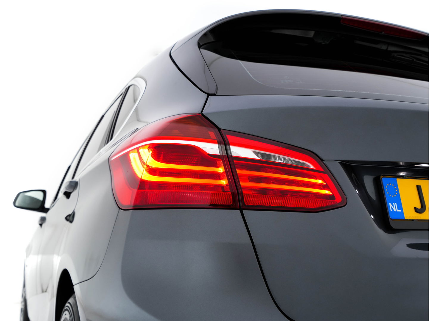 BMW 2 Serie Active Tourer 216d Centennial Executive Sport-line *PANO | FULL-LED | NAVI-FULLMAP | SPORT-SEATS | KEYLESS | ECC | PDC | CRUISE | PRIVACY-GLASS | TOWBAR | 17''ALU*