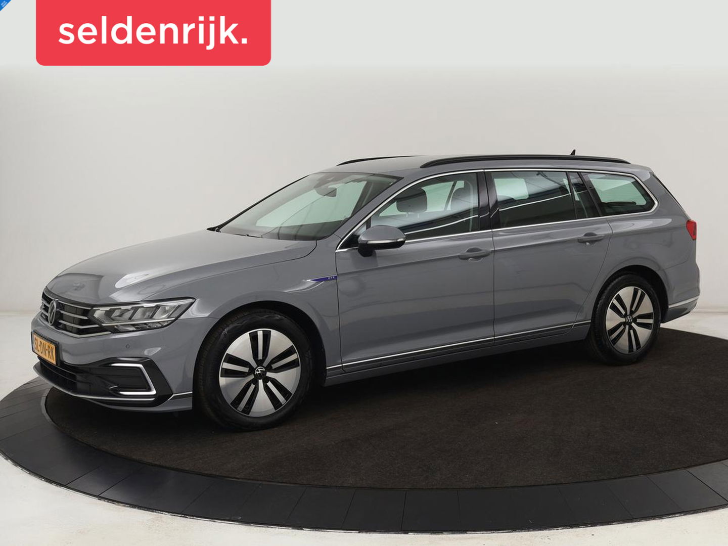 Volkswagen Passat 1.4 TSI PHEV GTE | Trekhaak | Stoelverwarming | Massage | Camera | Adaptive cruise | Carplay | Navigatie | Side Assist | Matrix LED | Plug In