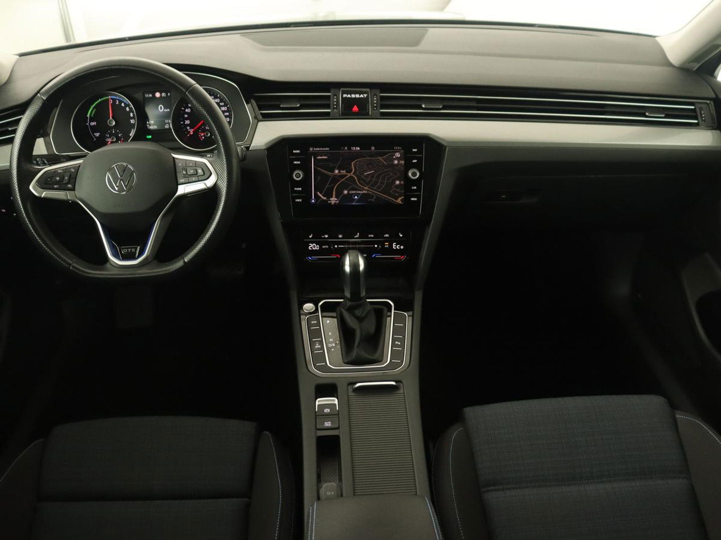 Volkswagen Passat 1.4 TSI PHEV GTE | Trekhaak | Stoelverwarming | Massage | Camera | Adaptive cruise | Carplay | Navigatie | Side Assist | Matrix LED | Plug In