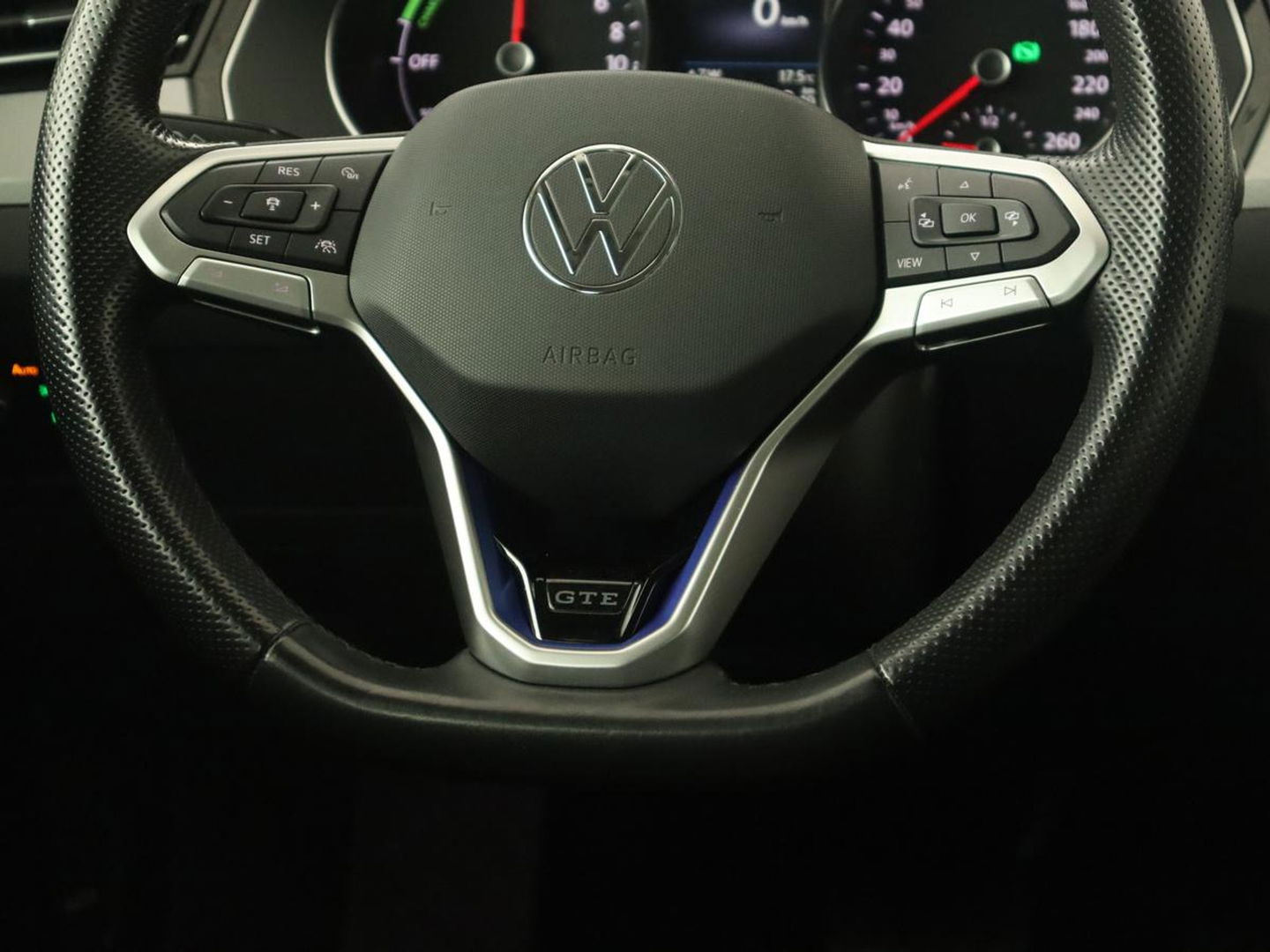 Volkswagen Passat 1.4 TSI PHEV GTE | Trekhaak | Stoelverwarming | Massage | Camera | Adaptive cruise | Carplay | Navigatie | Side Assist | Matrix LED | Plug In