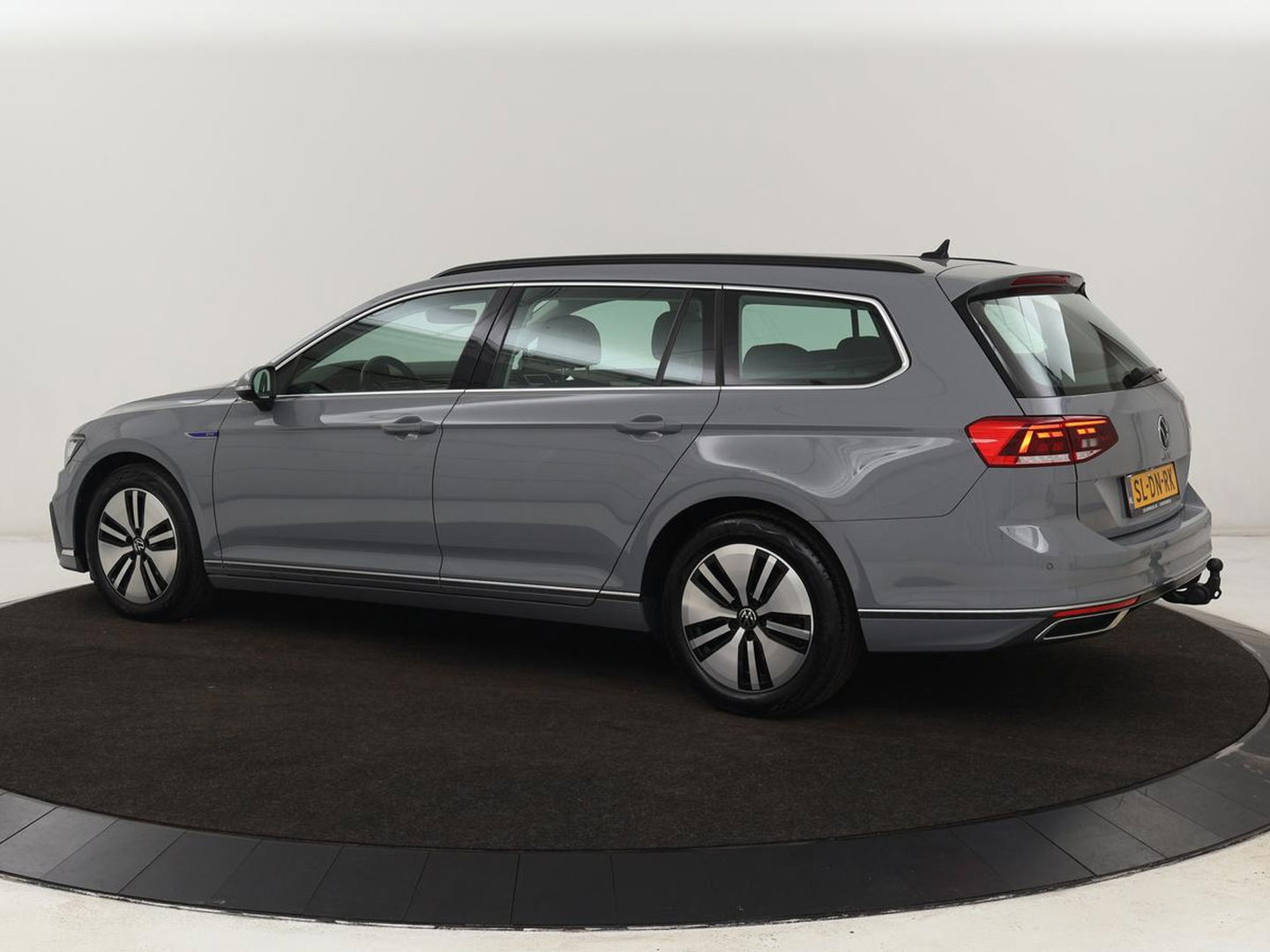 Volkswagen Passat 1.4 TSI PHEV GTE | Trekhaak | Stoelverwarming | Massage | Camera | Adaptive cruise | Carplay | Navigatie | Side Assist | Matrix LED | Plug In