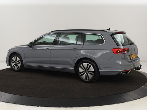 Volkswagen Passat 1.4 TSI PHEV GTE | Trekhaak | Stoelverwarming | Massage | Camera | Adaptive cruise | Carplay | Navigatie | Side Assist | Matrix LED | Plug In