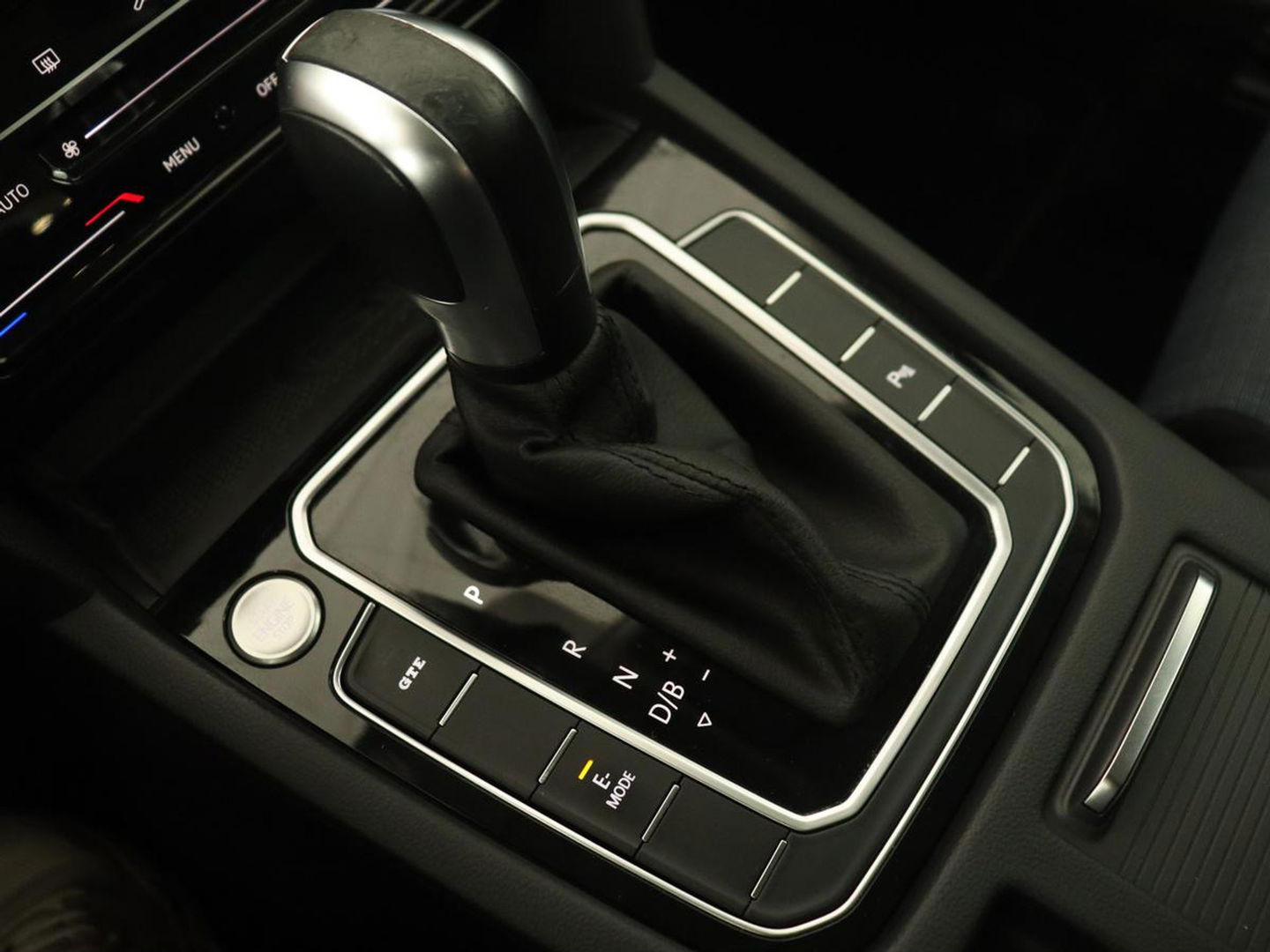 Volkswagen Passat 1.4 TSI PHEV GTE | Trekhaak | Stoelverwarming | Massage | Camera | Adaptive cruise | Carplay | Navigatie | Side Assist | Matrix LED | Plug In