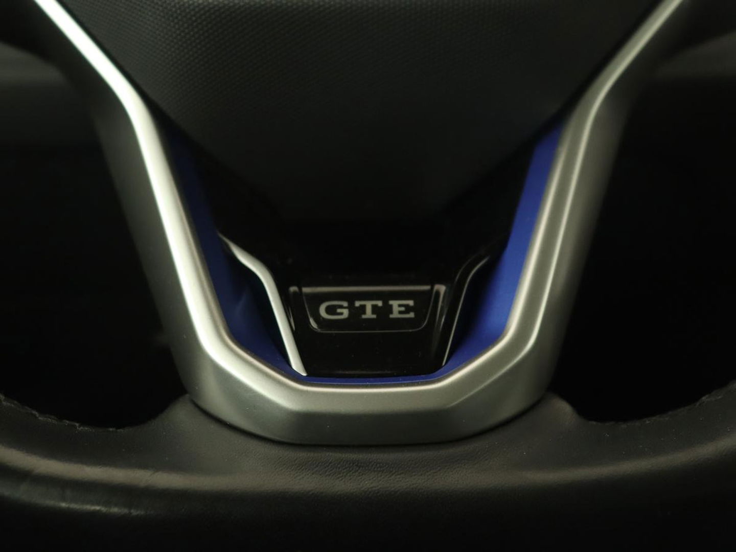 Volkswagen Passat 1.4 TSI PHEV GTE | Trekhaak | Stoelverwarming | Massage | Camera | Adaptive cruise | Carplay | Navigatie | Side Assist | Matrix LED | Plug In