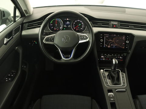 Volkswagen Passat 1.4 TSI PHEV GTE | Trekhaak | Stoelverwarming | Massage | Camera | Adaptive cruise | Carplay | Navigatie | Side Assist | Matrix LED | Plug In