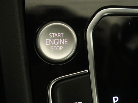 Volkswagen Passat 1.4 TSI PHEV GTE | Trekhaak | Stoelverwarming | Massage | Camera | Adaptive cruise | Carplay | Navigatie | Side Assist | Matrix LED | Plug In
