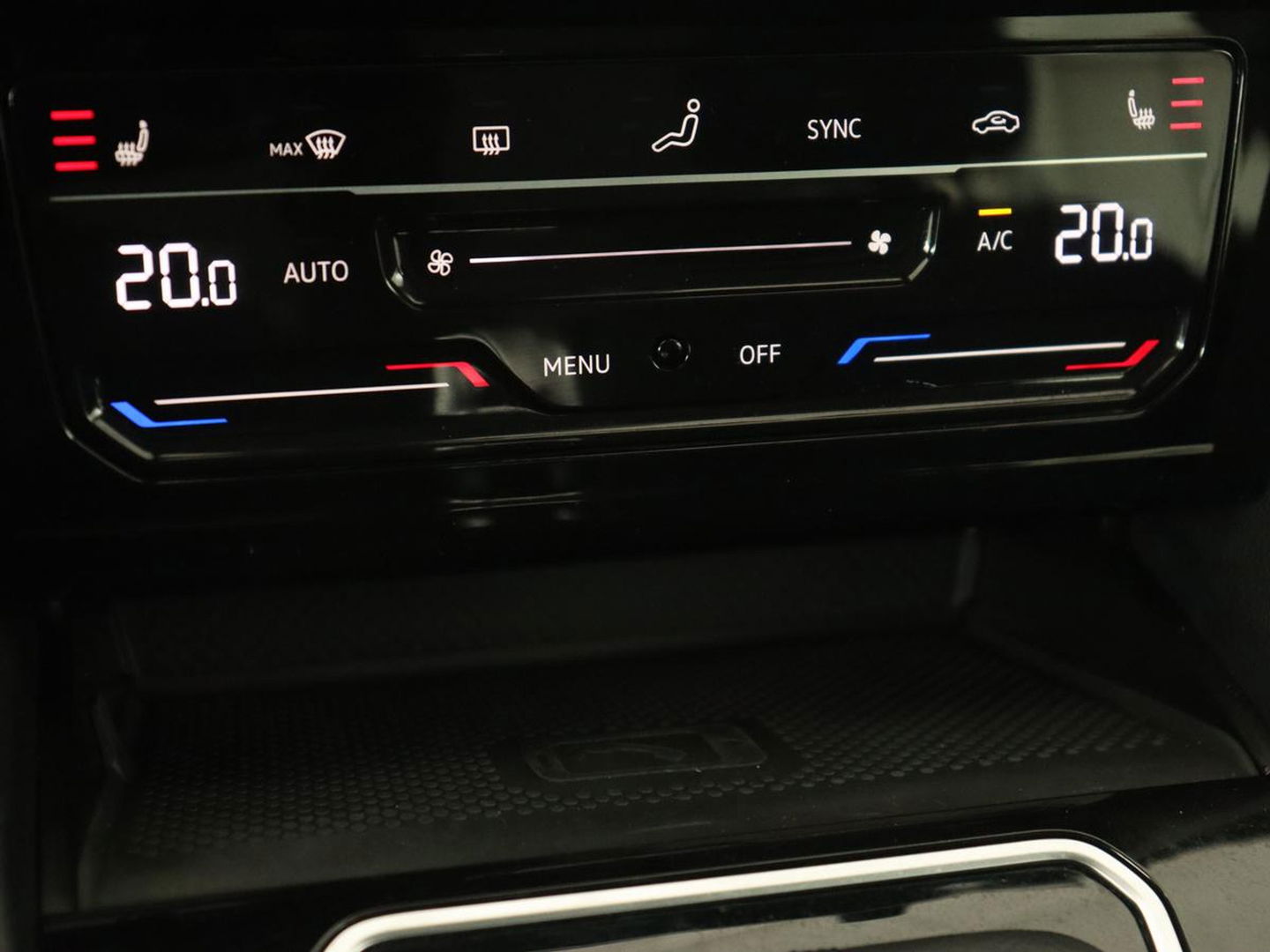 Volkswagen Passat 1.4 TSI PHEV GTE | Trekhaak | Stoelverwarming | Massage | Camera | Adaptive cruise | Carplay | Navigatie | Side Assist | Matrix LED | Plug In