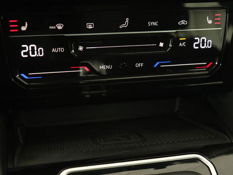 Volkswagen Passat 1.4 TSI PHEV GTE | Trekhaak | Stoelverwarming | Massage | Camera | Adaptive cruise | Carplay | Navigatie | Side Assist | Matrix LED | Plug In