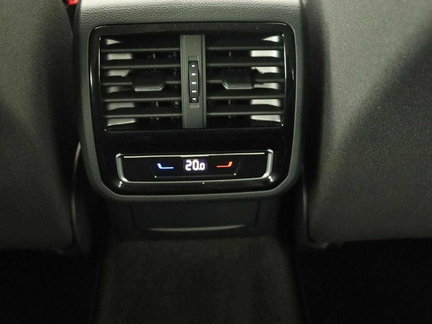 Volkswagen Passat 1.4 TSI PHEV GTE | Trekhaak | Stoelverwarming | Massage | Camera | Adaptive cruise | Carplay | Navigatie | Side Assist | Matrix LED | Plug In