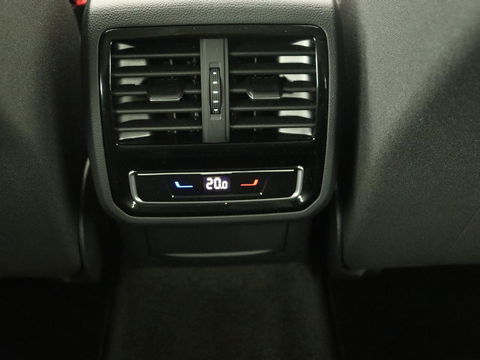 Volkswagen Passat 1.4 TSI PHEV GTE | Trekhaak | Stoelverwarming | Massage | Camera | Adaptive cruise | Carplay | Navigatie | Side Assist | Matrix LED | Plug In