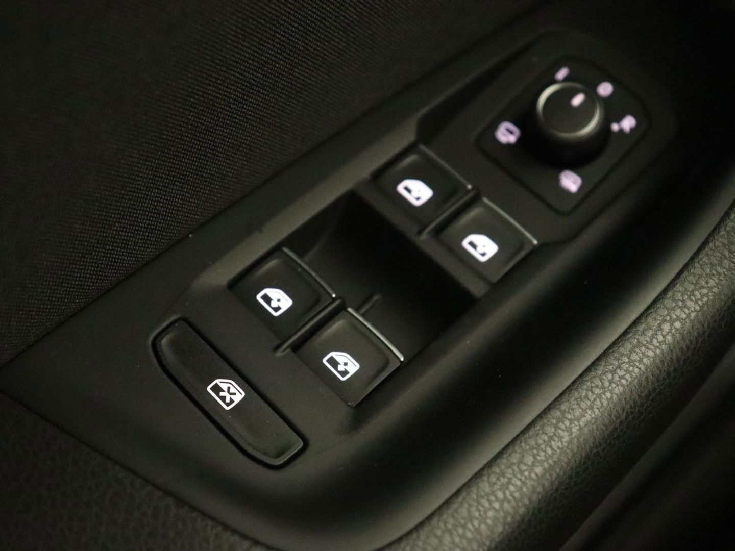 Volkswagen Passat 1.4 TSI PHEV GTE | Trekhaak | Stoelverwarming | Massage | Camera | Adaptive cruise | Carplay | Navigatie | Side Assist | Matrix LED | Plug In