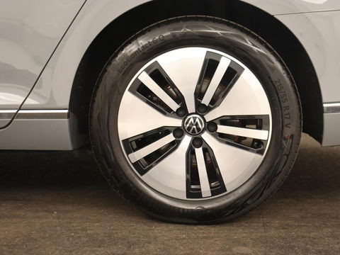 Volkswagen Passat 1.4 TSI PHEV GTE | Trekhaak | Stoelverwarming | Massage | Camera | Adaptive cruise | Carplay | Navigatie | Side Assist | Matrix LED | Plug In
