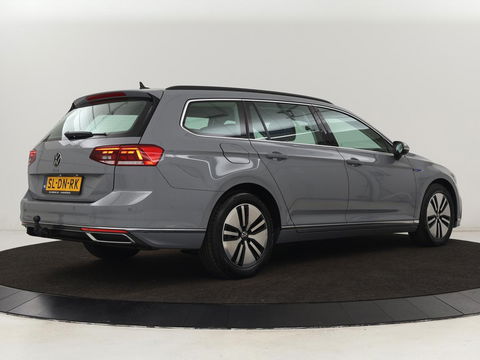 Volkswagen Passat 1.4 TSI PHEV GTE | Trekhaak | Stoelverwarming | Massage | Camera | Adaptive cruise | Carplay | Navigatie | Side Assist | Matrix LED | Plug In