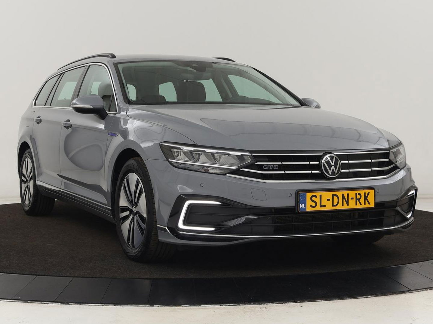 Volkswagen Passat 1.4 TSI PHEV GTE | Trekhaak | Stoelverwarming | Massage | Camera | Adaptive cruise | Carplay | Navigatie | Side Assist | Matrix LED | Plug In
