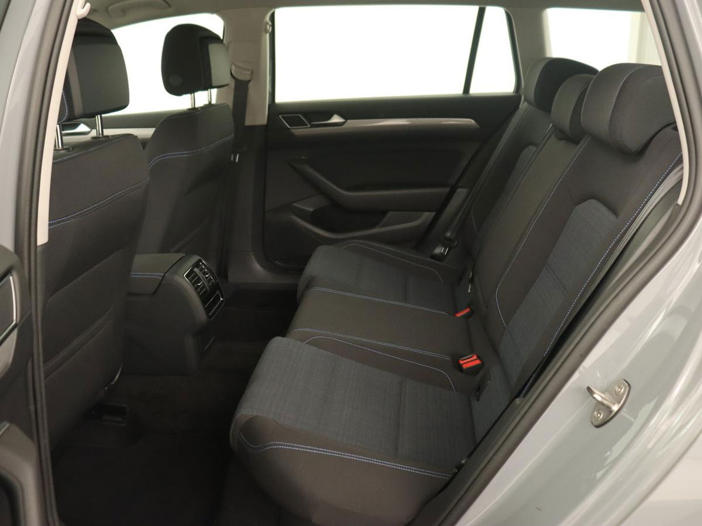 Volkswagen Passat 1.4 TSI PHEV GTE | Trekhaak | Stoelverwarming | Massage | Camera | Adaptive cruise | Carplay | Navigatie | Side Assist | Matrix LED | Plug In