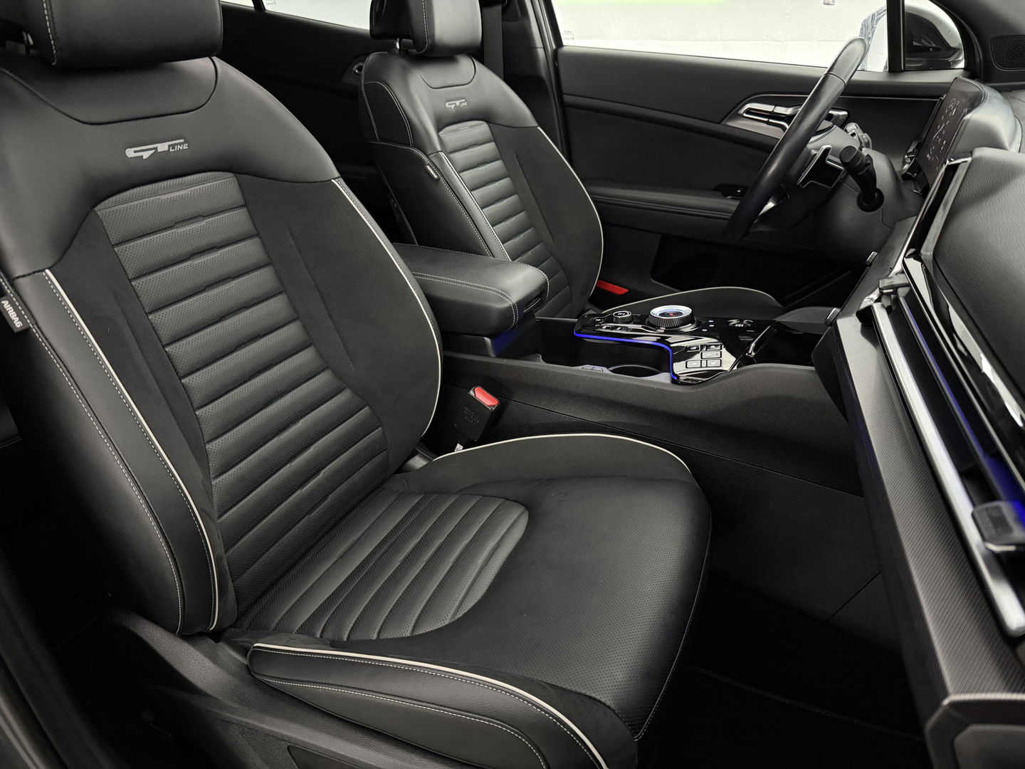 Kia Sportage 1.6 T-GDI MHEV AWD GT-line | Pano | Memory | Virtual | Sfeerverl. | 360° | Carplay | Verwarmd Stoel/Stuur
