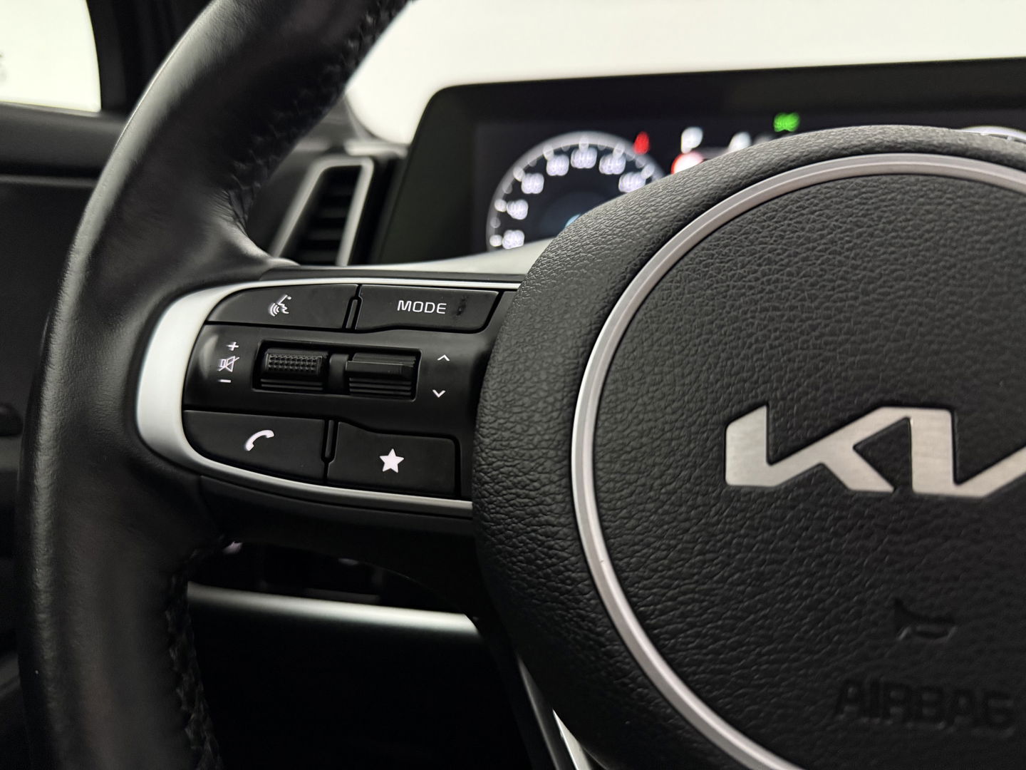 Kia Sportage 1.6 T-GDI MHEV AWD GT-line | Pano | Memory | Virtual | Sfeerverl. | 360° | Carplay | Verwarmd Stoel/Stuur