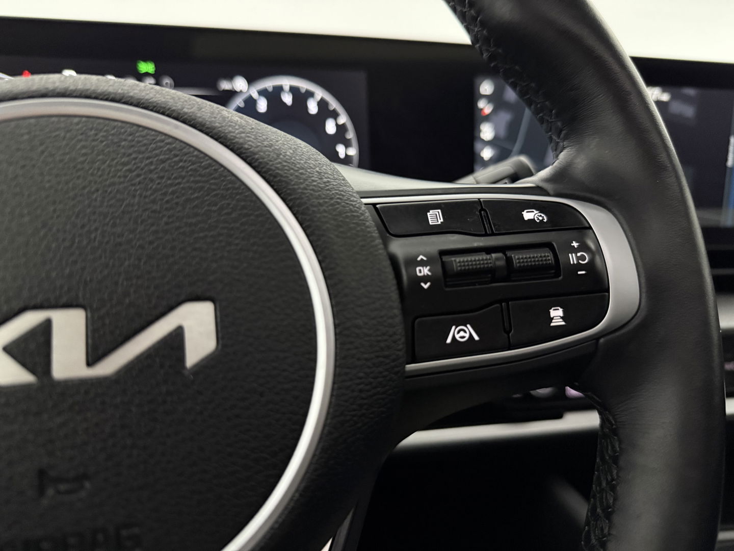 Kia Sportage 1.6 T-GDI MHEV AWD GT-line | Pano | Memory | Virtual | Sfeerverl. | 360° | Carplay | Verwarmd Stoel/Stuur