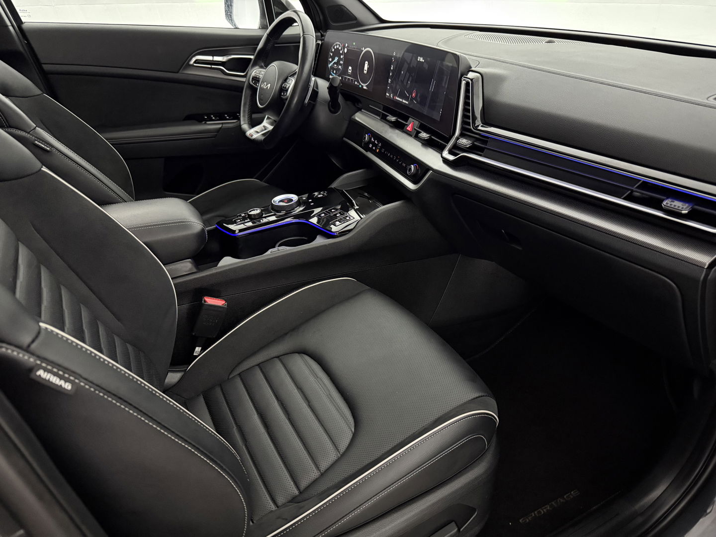 Kia Sportage 1.6 T-GDI MHEV AWD GT-line | Pano | Memory | Virtual | Sfeerverl. | 360° | Carplay | Verwarmd Stoel/Stuur