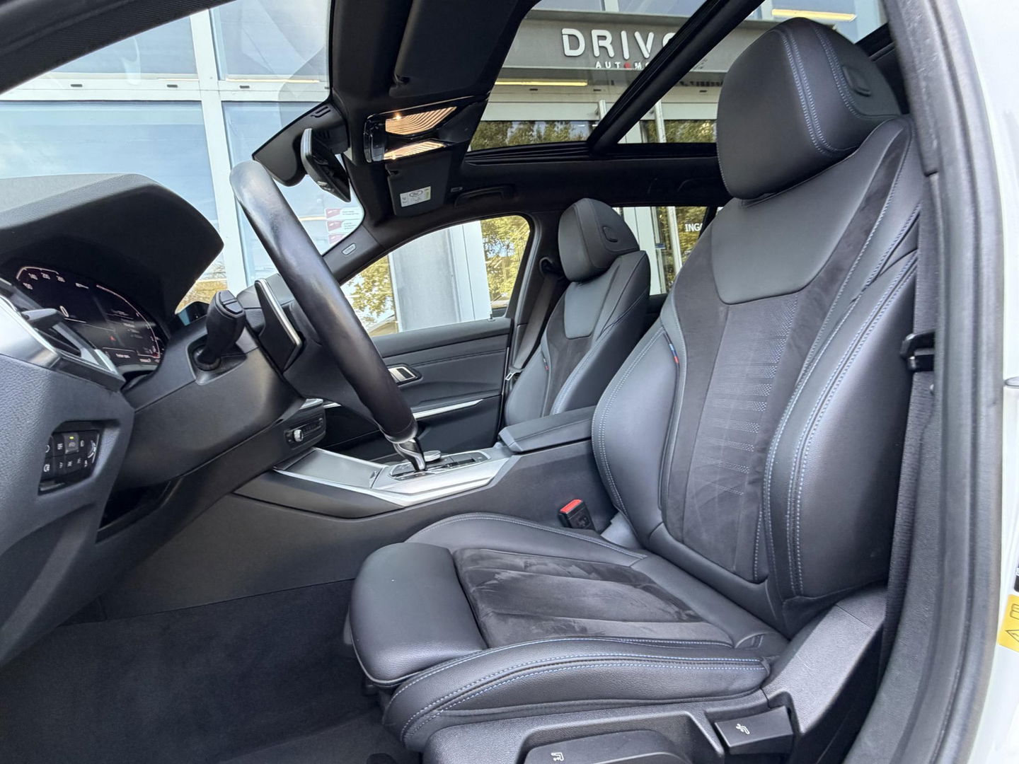 BMW 3 Serie Touring 330e xDrive High Ex. M-Sport|SOH90%|Pano|Laser|Driving Ass Prof|HUD|HiFi||Trekhaak