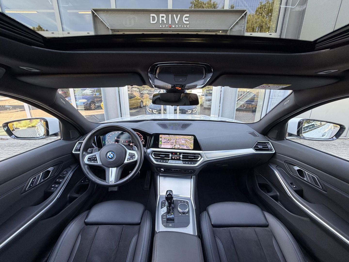 BMW 3 Serie Touring 330e xDrive High Ex. M-Sport|SOH90%|Pano|Laser|Driving Ass Prof|HUD|HiFi||Trekhaak