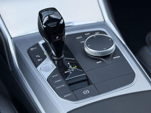 BMW 3 Serie Touring 330e xDrive High Ex. M-Sport|SOH90%|Pano|Laser|Driving Ass Prof|HUD|HiFi||Trekhaak