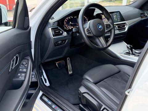 BMW 3 Serie Touring 330e xDrive High Ex. M-Sport|SOH90%|Pano|Laser|Driving Ass Prof|HUD|HiFi||Trekhaak