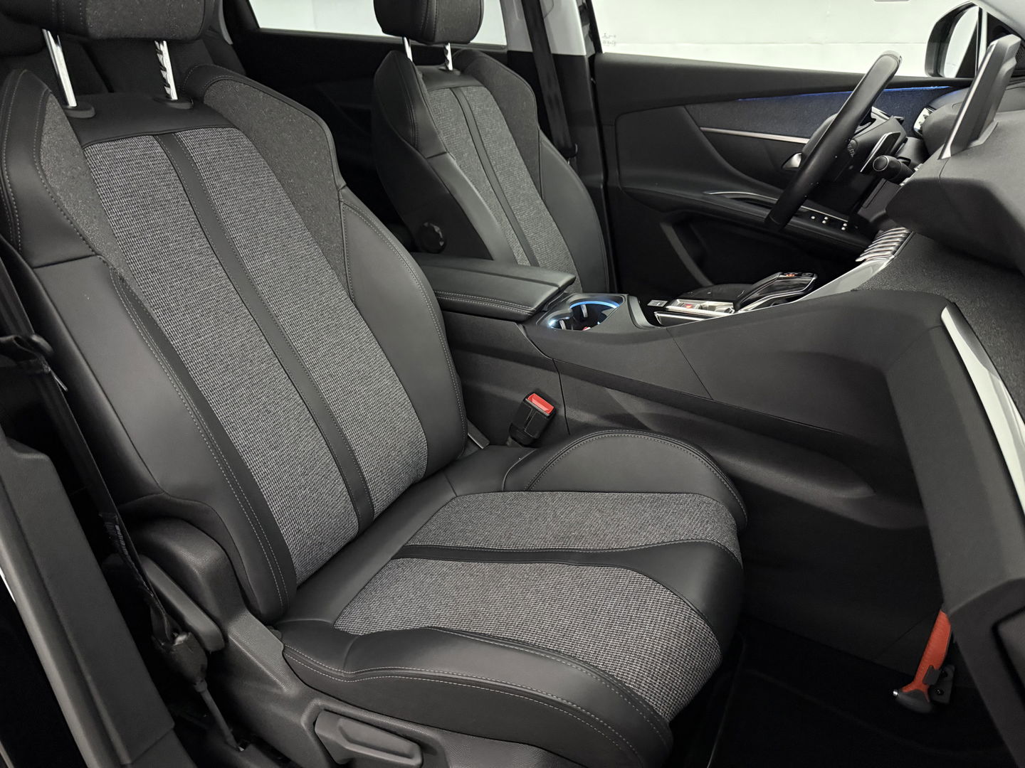 Peugeot 5008 1.2 PureTech 7p | 360° | Virtual | Carplay | Cruise | Keyless | LED | Orig. NL