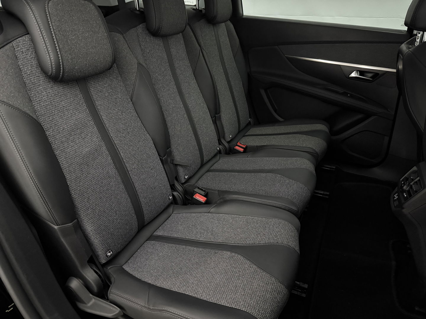 Peugeot 5008 1.2 PureTech 7p | 360° | Virtual | Carplay | Cruise | Keyless | LED | Orig. NL