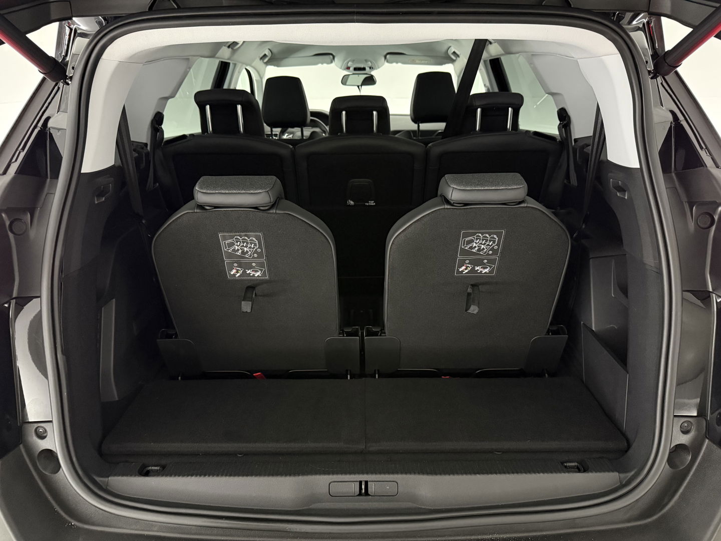 Peugeot 5008 1.2 PureTech 7p | 360° | Virtual | Carplay | Sfeerverl. l Cruise | Keyless | LED | NAP