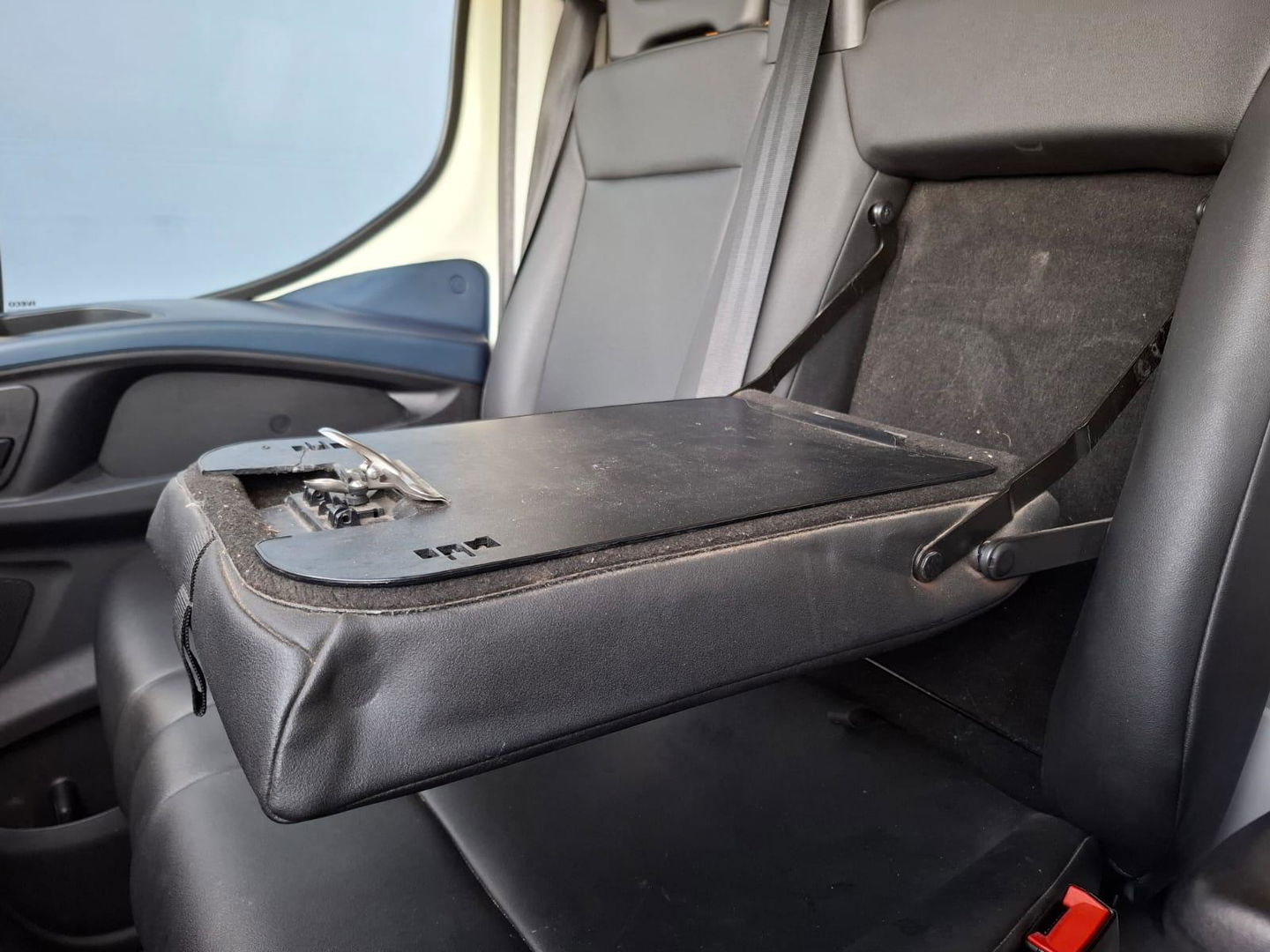 Iveco Daily 35S14NV 2.3 410L H3 PICK-UP / LAADKLEP / AARDGAS / AIRCO / CRUISE CONTROLE / TREKHAAK