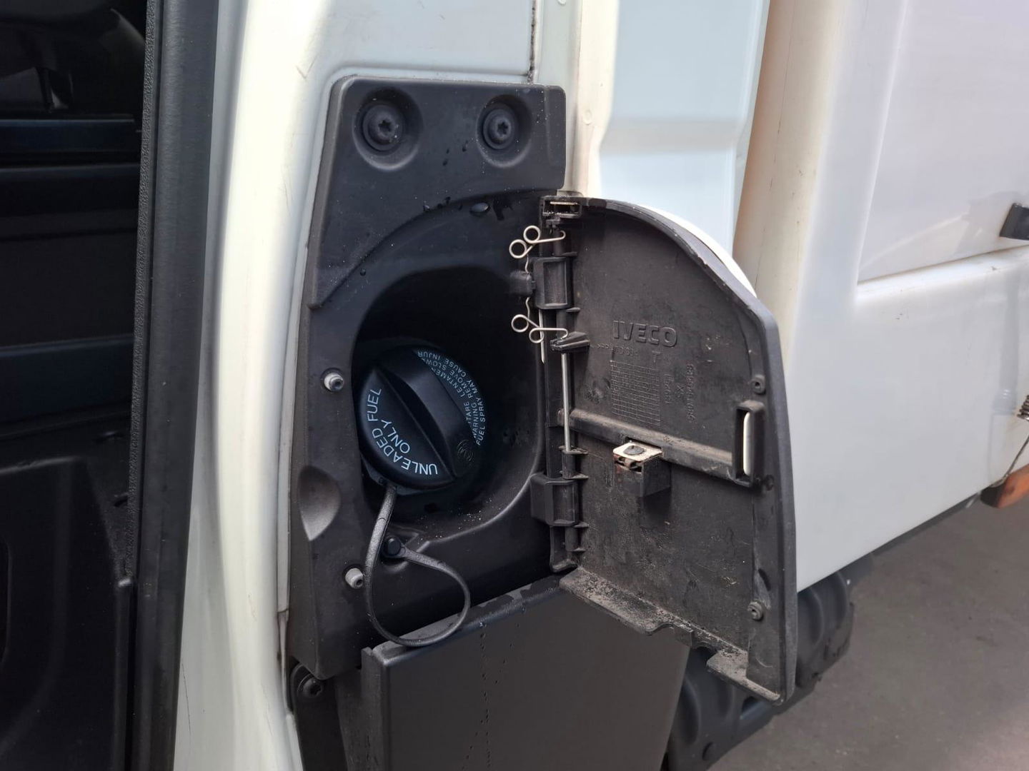 Iveco Daily 35S14NV 2.3 410L H3 PICK-UP / LAADKLEP / AARDGAS / AIRCO / CRUISE CONTROLE / TREKHAAK