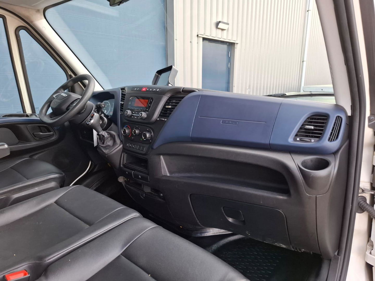 Iveco Daily 35S14NV 2.3 410L H3 PICK-UP / LAADKLEP / AARDGAS / AIRCO / CRUISE CONTROLE / TREKHAAK