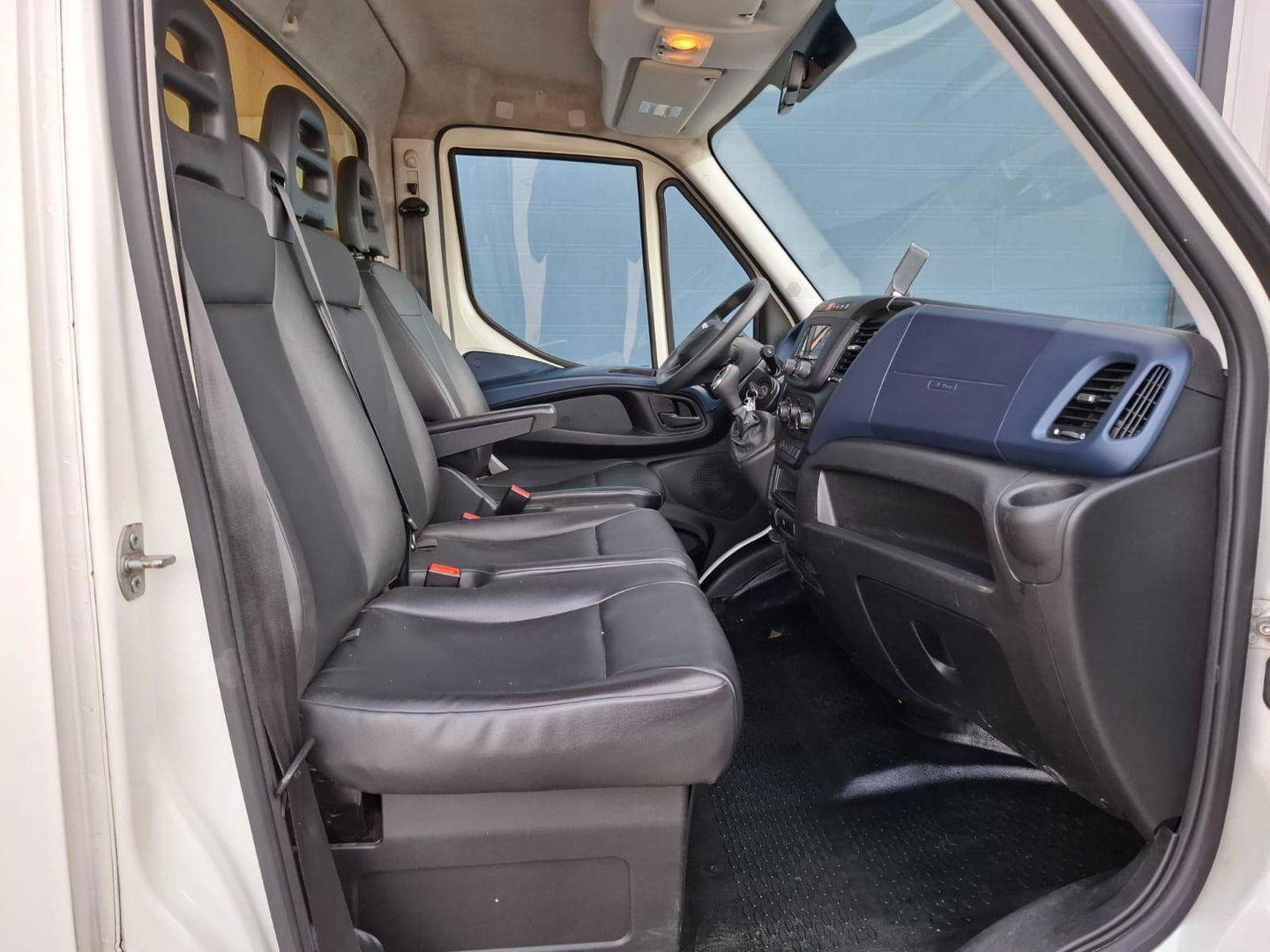 Iveco Daily 35S14NV 2.3 410L H3 PICK-UP / LAADKLEP / AARDGAS / AIRCO / CRUISE CONTROLE / TREKHAAK