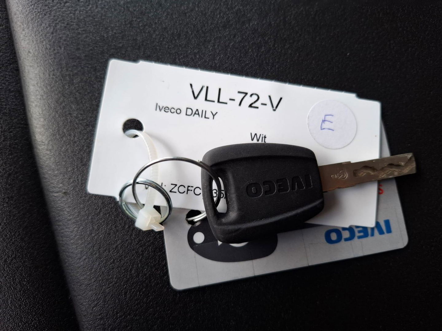 Iveco Daily 35S14NV 2.3 410L H3 PICK-UP / LAADKLEP / AARDGAS / AIRCO / CRUISE CONTROLE / TREKHAAK