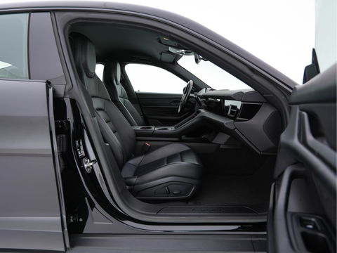 Porsche Taycan 79 kWh [3-Fase] {SOH-100%} (INCL-BTW) *LUXURY-LEATHER | FULL-LED | DIGI-COCKPIT | NAVI-FULLMAP | SPORTSEATS | ECC | CARPLAY | PDC | CRUISE | DAB | 19''ALU*