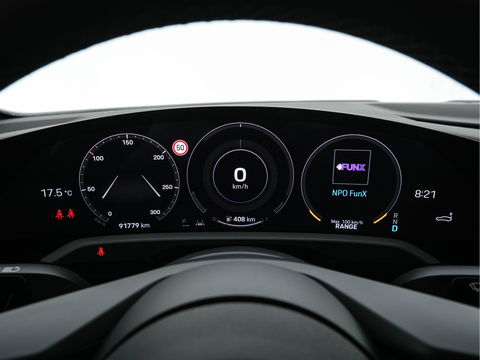Porsche Taycan 79 kWh [3-Fase] {SOH-100%} (INCL-BTW) *LUXURY-LEATHER | FULL-LED | DIGI-COCKPIT | NAVI-FULLMAP | SPORTSEATS | ECC | CARPLAY | PDC | CRUISE | DAB | 19''ALU*