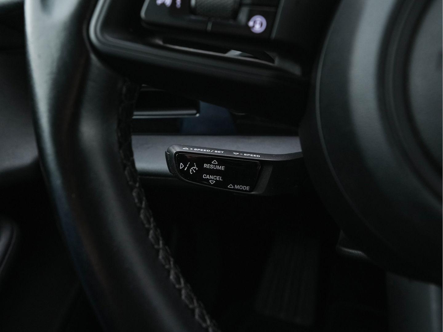 Porsche Taycan 79 kWh [3-Fase] {SOH-100%} (INCL-BTW) *LUXURY-LEATHER | FULL-LED | DIGI-COCKPIT | NAVI-FULLMAP | SPORTSEATS | ECC | CARPLAY | PDC | CRUISE | DAB | 19''ALU*
